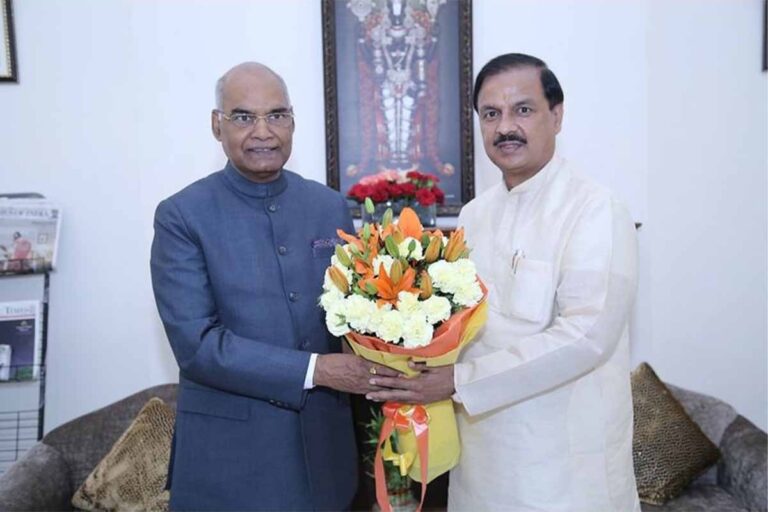 WhatsApp Image 2024-10-01 at 2.11.23 PM पूर्व राष्ट्रपति श्री रामनाथ कोविंद जी को जन्मदिन की शुभकामनाएं देते हुए एक संदेश, जिसमें उनकी सादगी और जन सेवा के प्रति प्रतिबद्धता की सराहना की गई है। संदेश में उनके उत्तम स्वास्थ्य और दीर्घायु की प्रार्थना की गई है।