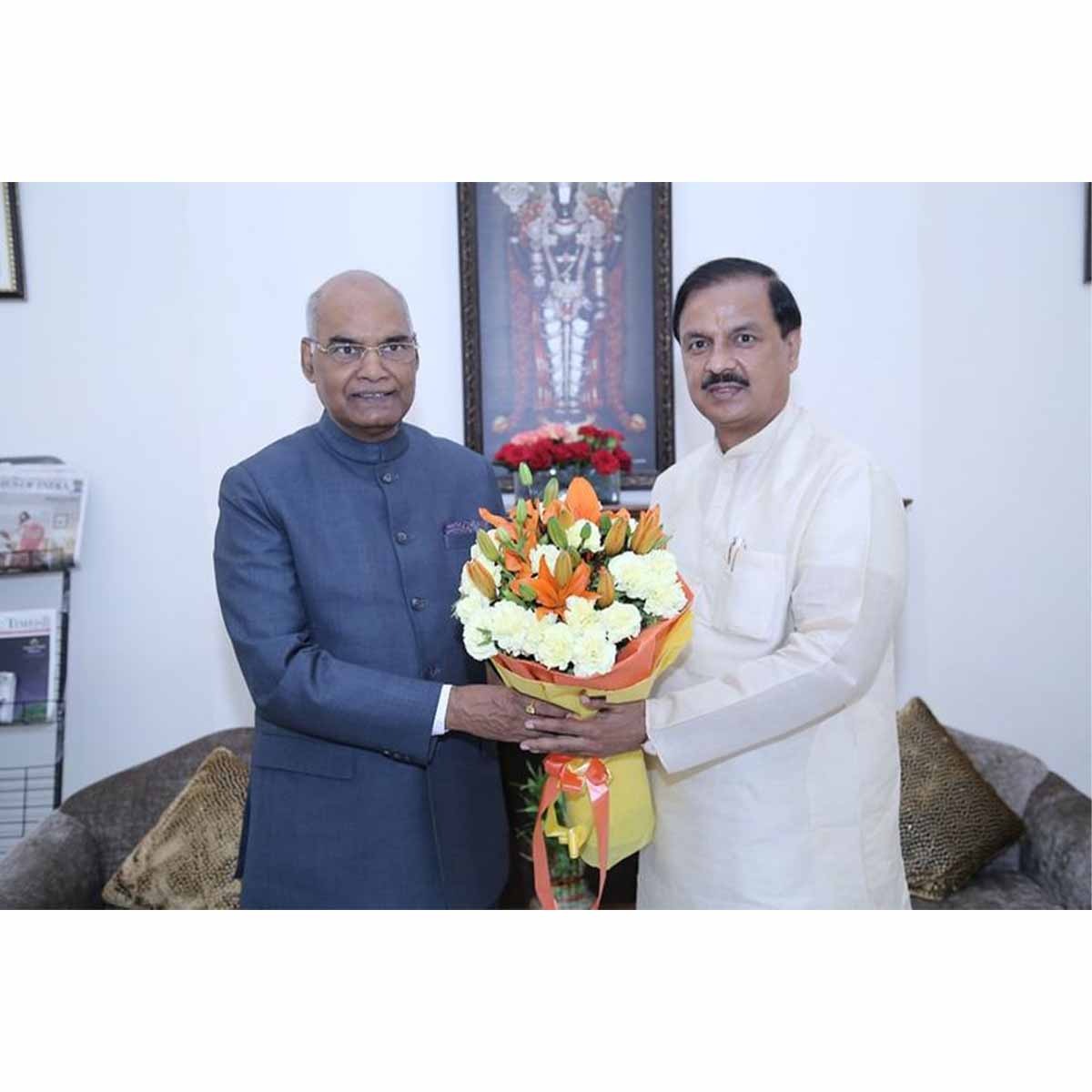 WhatsApp Image 2024-10-01 at 2.11.23 PM पूर्व राष्ट्रपति श्री रामनाथ कोविंद जी को जन्मदिन की शुभकामनाएं देते हुए एक संदेश, जिसमें उनकी सादगी और जन सेवा के प्रति प्रतिबद्धता की सराहना की गई है। संदेश में उनके उत्तम स्वास्थ्य और दीर्घायु की प्रार्थना की गई है।