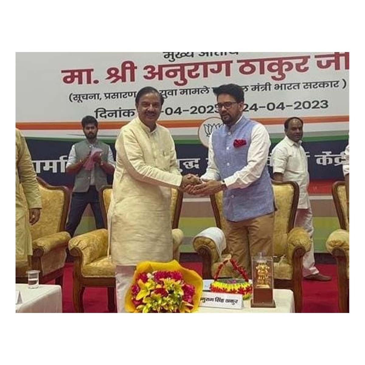 माँ भारती की सेवा हेतु सदैव प्रतिबद्ध रहने वाले, हमीरपुर लोकसभा से निर्वाचित जनप्रिय सांसद एवं पूर्व केंद्रीय मंत्री श्री अनुराग सिंह ठाकुर जी को जन्मदिन की हार्दिक बधाई एवं कोटिशः शुभकामनाएं। ईश्वर से प्रार्थना करता हूं कि वे आपको उत्तम स्वास्थ्य और दीर्घायु प्रदान करें, ताकि आप इसी समर्पण भाव से राष्ट्र की सेवा करते रहें और देश को नई ऊंचाइयों पर ले जाएं।