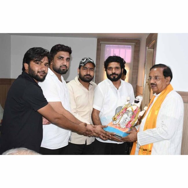 ग्रेटर नोएडा कैंप कार्यालय पर क्षेत्रवासियों से भेंट