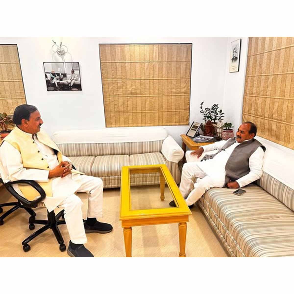 नोएडा सेक्टर-27 कैंप कार्यालय पर मा. कैबिनेट मंत्री श्री दारा सिंह चौहान जी से भेंट