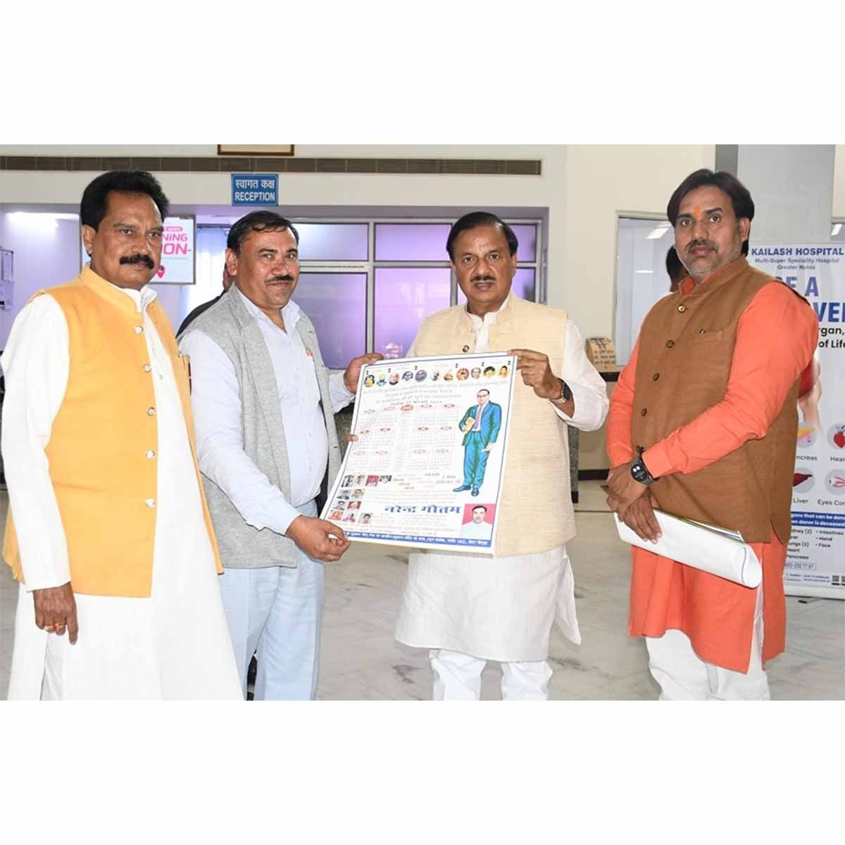 ग्रेटर नोएडा कैंप कार्यालय में क्षेत्रवासियों से आत्मीय संवाद ग्रेटर नोएडा कैंप कार्यालय में क्षेत्रवासियों से आत्मीय संवाद