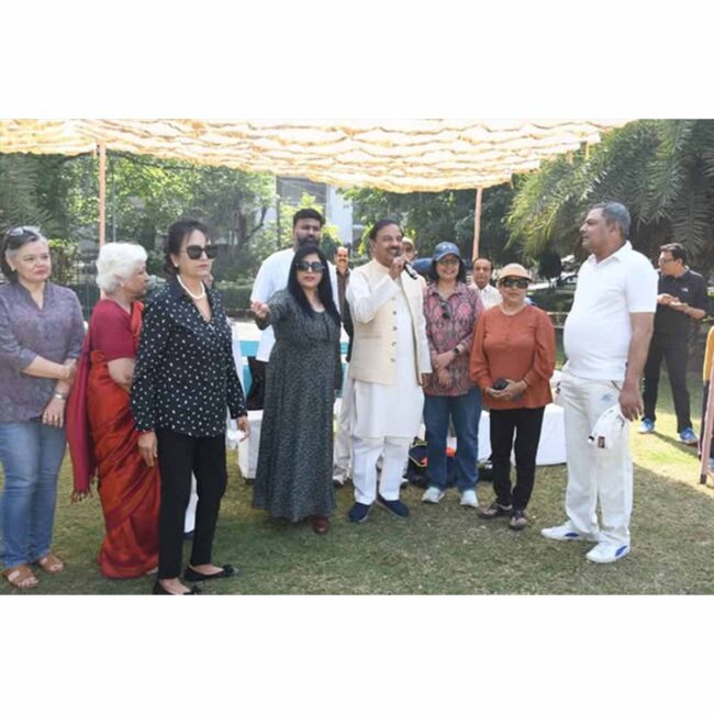 WhatsApp Image 2025-02-24 at 11.23.09 AM (1) नोएडा सेक्टर-15A में मैत्रीपूर्ण क्रिकेट मैच का उद्घाटन एवं खिलाड़ियों का उत्साहवर्धन