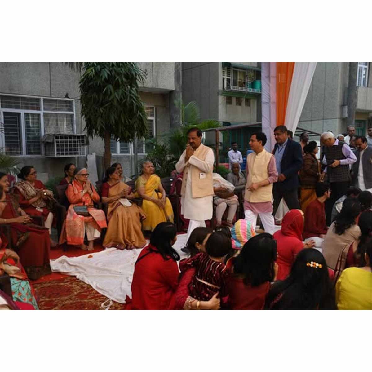 नोएडा सेक्टर-62 में नवनिर्मित मंदिर में प्राण प्रतिष्ठा समारोह