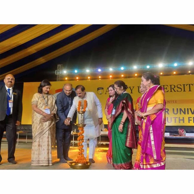 आज एमिटी यूनिवर्सिटी के नोएडा कैंपस में आयोजित 38वें एआईयू इंटर यूनिवर्सिटी नेशनल यूथ फेस्टिवल का दीप प्रज्वलित कर उद्घाटन किया तथा युवा साथियों एवं वहां उपस्थित गणमान्य जनों को संबोधित किया।