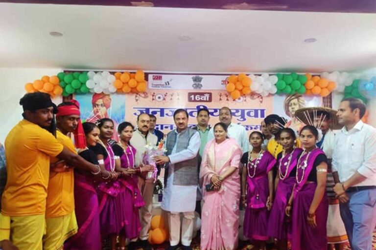 आज गौतमबुद्ध नगर जिले के नेहरू युवा केंद्र द्वारा धूम मानिकपुर स्थित नोएडा कॉलेज ऑफ़ फिजिकल एजुकेशन में आयोजित 16वें जनजातीय युवा आदान-प्रदान कार्यक्रम में सम्मिलित हुआ तथा वहाँ उपस्थित युवाओं से संवाद किया।