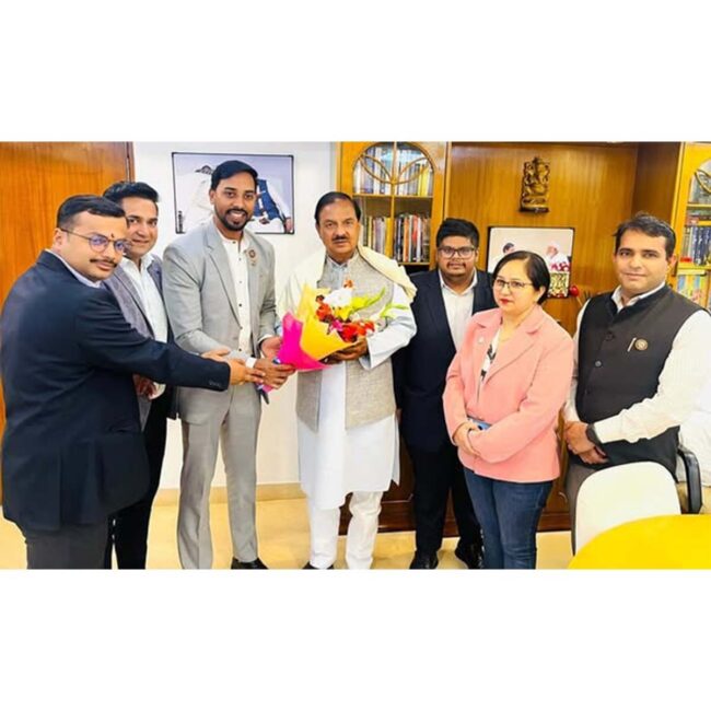 आज नोएडा कैंप कार्यालय पर आइसीएआई के चेयरमैन श्री पवन चौहान जी समेत समस्त नव-निर्वाचित टीम से भेंट कर उन्हें हार्दिक बधाई एवं शुभकामनाएं दी।