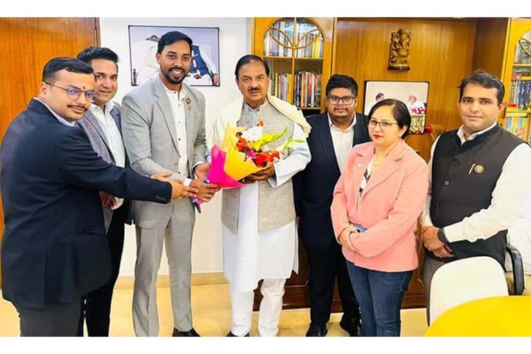 आज नोएडा कैंप कार्यालय पर आइसीएआई के चेयरमैन श्री पवन चौहान जी समेत समस्त नव-निर्वाचित टीम से भेंट कर उन्हें हार्दिक बधाई एवं शुभकामनाएं दी।