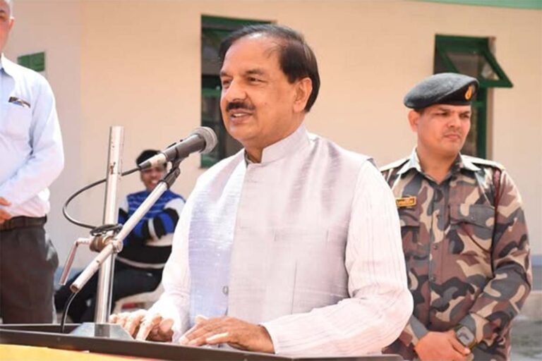 आज नोएडा सेक्टर-91 स्थित बालक इंटर कॉलेज के सुगरक्रीट क्लासरूम का उद्घाटन किया तथा वहां उपस्थित विद्यालय प्रबंधन एवं प्रिय विद्यार्थियों तथा उनके अभिभावकों को संबोधित किया।