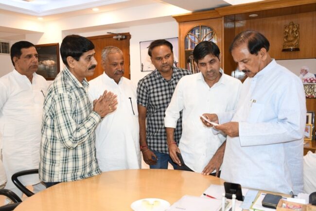 नोएडा सेक्टर-27 कैंप कार्यालय पर जनसुनवाई के माध्यम से क्षेत्रीय समस्याओं का समाधान