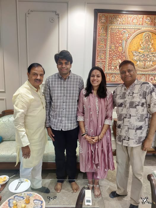 श्री अनिरुद्ध जी के परिणयोत्सव पर हार्दिक शुभकामनाएं श्री अनिरुद्ध जी के परिणयोत्सव पर हार्दिक शुभकामनाएं