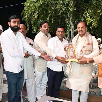 जेवर विधानसभा में कार्यकर्ताओं एवं क्षेत्रवासियों से आत्मीय संवाद