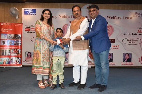 नोएडा में 'उमंग' पहल के तहत मुफ्त कान जांच एवं मशीन वितरण कार्यक्रम