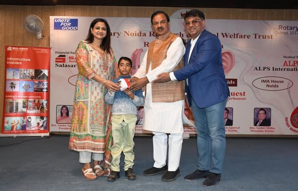 नोएडा में ‘उमंग’ पहल के तहत मुफ्त कान जांच एवं मशीन वितरण कार्यक्रम नोएडा में 'उमंग' पहल के तहत मुफ्त कान जांच एवं मशीन वितरण कार्यक्रम