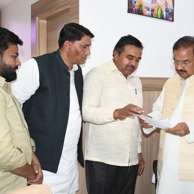 ग्रेटर नोएडा कैंप कार्यालय पर जनसंपर्क