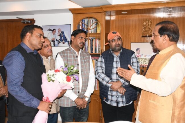 नोएडा सेक्टर-27 कैंप कार्यालय पर क्षेत्रवासियों से भेंट नोएडा सेक्टर-27 कैंप कार्यालय पर क्षेत्रवासियों से भेंट