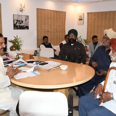 नोएडा सेक्टर-27 कैंप कार्यालय पर क्षेत्रवासियों से आत्मीय संवाद