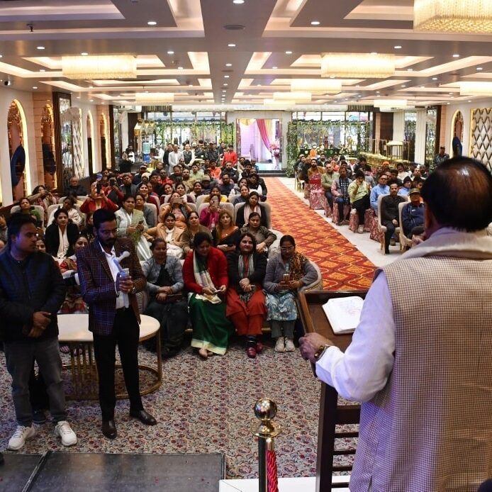 ग्रेटर नोएडा के बिसरख मंडल में आयोजित SIR अभियान बैठक के दौरान मतदाता जागरूकता कार्यक्रम ग्रेटर नोएडा के बिसरख मंडल में आयोजित SIR अभियान बैठक के दौरान मतदाता जागरूकता कार्यक्रम