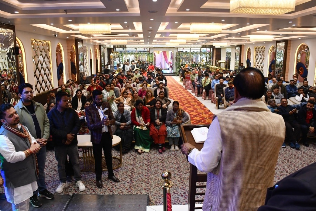 ग्रेटर नोएडा के बिसरख मंडल में आयोजित SIR अभियान बैठक के दौरान मतदाता जागरूकता कार्यक्रम