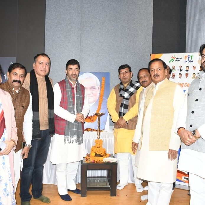 नोएडा महानगर में आयोजित अटल स्मृति सम्मेलन के दौरान अटल बिहारी वाजपेयी जी के विचारों पर संबोधन