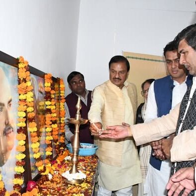 वीर बाल दिवस पर तिलपता भाजपा कार्यालय में आयोजित संगोष्ठी के दौरान साहिबजादों को नमन वीर बाल दिवस पर तिलपता भाजपा कार्यालय में आयोजित संगोष्ठी के दौरान साहिबजादों को नमन