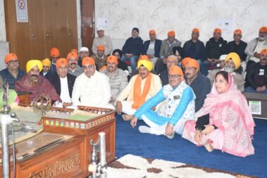 नोएडा सेक्टर-12 गुरुद्वारा साहिब में आयोजित वीर बाल दिवस एवं कीर्तन कार्यक्रम का दृश्य