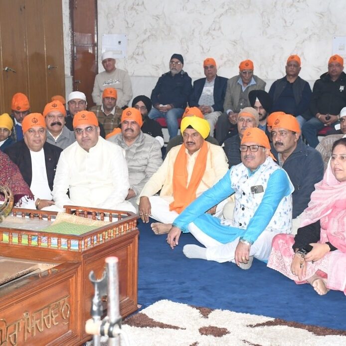 नोएडा सेक्टर-12 गुरुद्वारा साहिब में आयोजित वीर बाल दिवस एवं कीर्तन कार्यक्रम का दृश्य नोएडा सेक्टर-12 गुरुद्वारा साहिब में आयोजित वीर बाल दिवस एवं कीर्तन कार्यक्रम का दृश्य