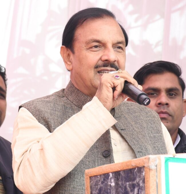 ग्राम रिठौरी में आयोजित अटल जन्म शताब्दी समारोह के दौरान क्षेत्रवासियों को संबोधित करते हुए