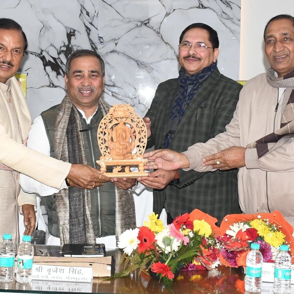 गौतमबुद्ध नगर कलेक्ट्रेट सभागार में विकास कार्यों एवं कानून व्यवस्था की समीक्षा बैठक का दृश्य गौतमबुद्ध नगर कलेक्ट्रेट सभागार में विकास कार्यों एवं कानून व्यवस्था की समीक्षा बैठक का दृश्य