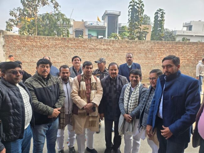 मुजफ्फरनगर में वरिष्ठ भाजपा नेता श्री पुनीत वशिष्ठ जी से गांधीनगर स्थित आवास पर भेंट का दृश्य