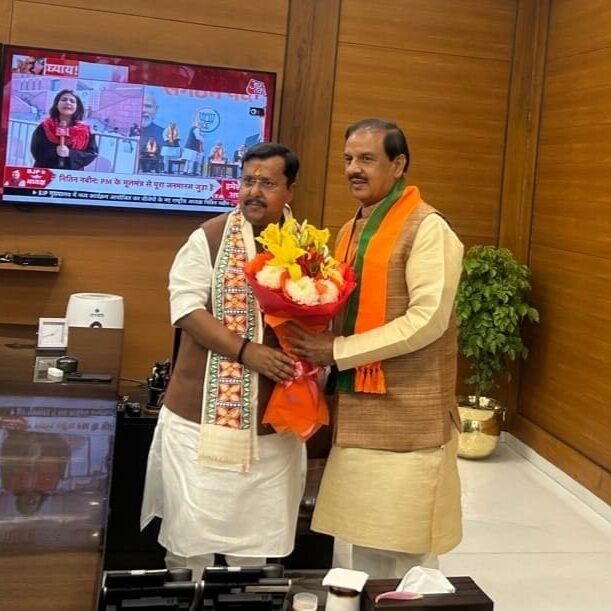 नई दिल्ली स्थित भाजपा राष्ट्रीय कार्यालय में श्री नितिन नवीन जी को राष्ट्रीय अध्यक्ष चुने जाने पर बधाई देते हुए