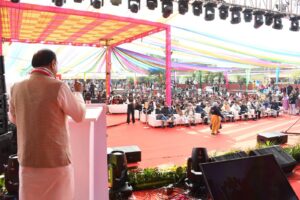 उत्तर प्रदेश दिवस पर नोएडा हाट सेक्टर-33 में आयोजित कार्यक्रम का दृश्य