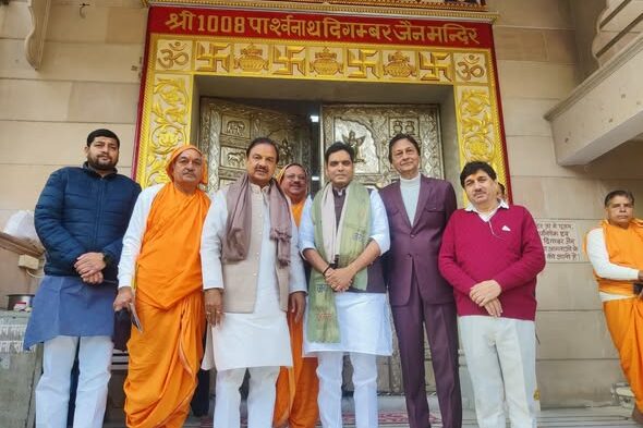 श्री दिगंबर जैन मंदिर नोएडा में राष्ट्रयात्रा महोत्सव के दौरान सहभागिता श्री दिगंबर जैन मंदिर नोएडा में राष्ट्रयात्रा महोत्सव के दौरान सहभागिता