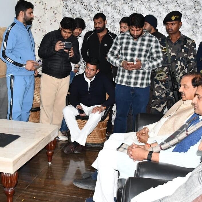 ग्राम हाथीपुर खेड़ा दादरी में मन की बात कार्यक्रम का सामूहिक श्रवण