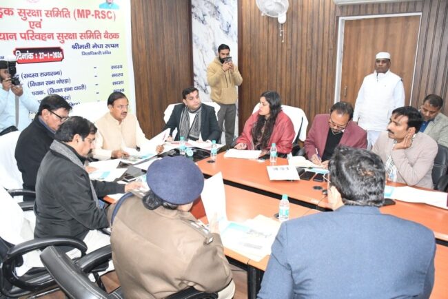 नोएडा में सड़क सुरक्षा एवं विद्यालय यान परिवहन सुरक्षा बैठक नोएडा में सड़क सुरक्षा एवं विद्यालय यान परिवहन सुरक्षा बैठक