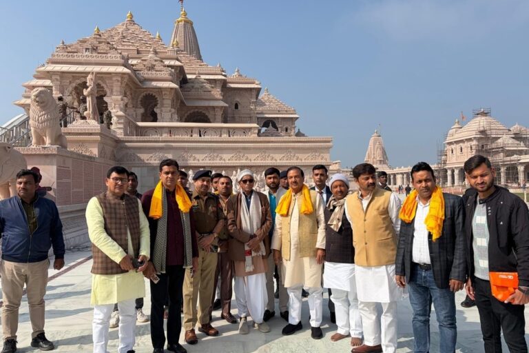 अयोध्या में श्री राम मंदिर और हनुमानगढ़ी दर्शन अयोध्या में श्री राम मंदिर और हनुमानगढ़ी दर्शन