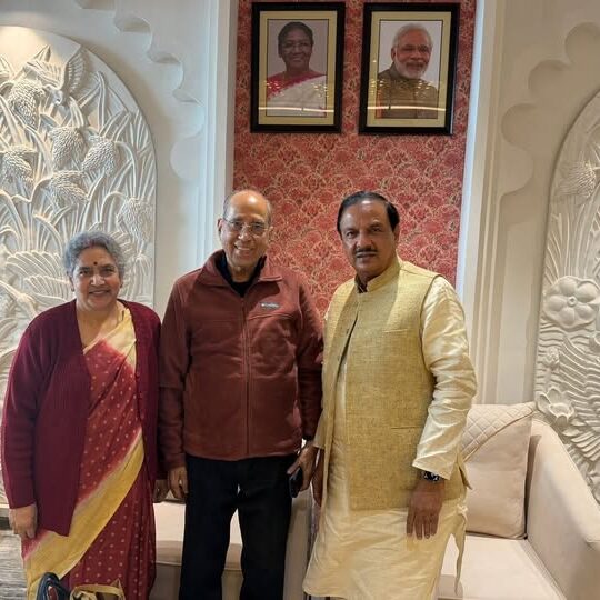 अयोध्या में श्री राम मंदिर निर्माण समिति अध्यक्ष से शिष्टाचार भेंट