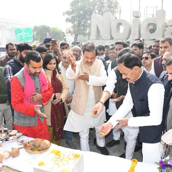 नोएडा में मॉडल टाउन गोल चक्कर स्काईवॉक शिलान्यास