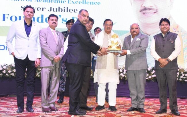 नोएडा GNIOT कॉलेज का 25वां वार्षिकोत्सव समारोह नोएडा GNIOT कॉलेज का 25वां वार्षिकोत्सव समारोह