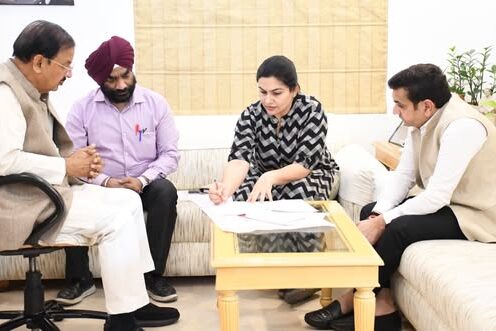 चिपियाना बुजुर्ग रेलवे क्रॉसिंग एलिवेटेड ब्रिज समीक्षा बैठक