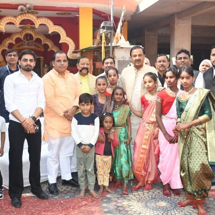 नोएडा सेक्टर-22 में आयोजित हिंदू सम्मेलन