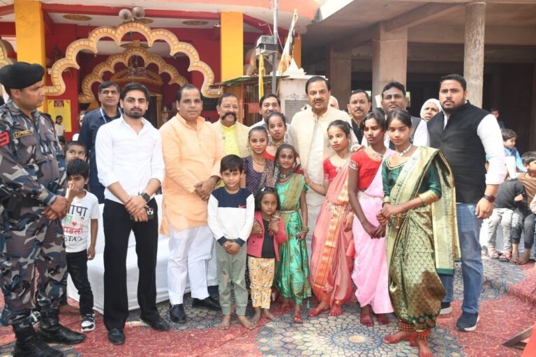 नोएडा सेक्टर-22 में आयोजित हिंदू सम्मेलन