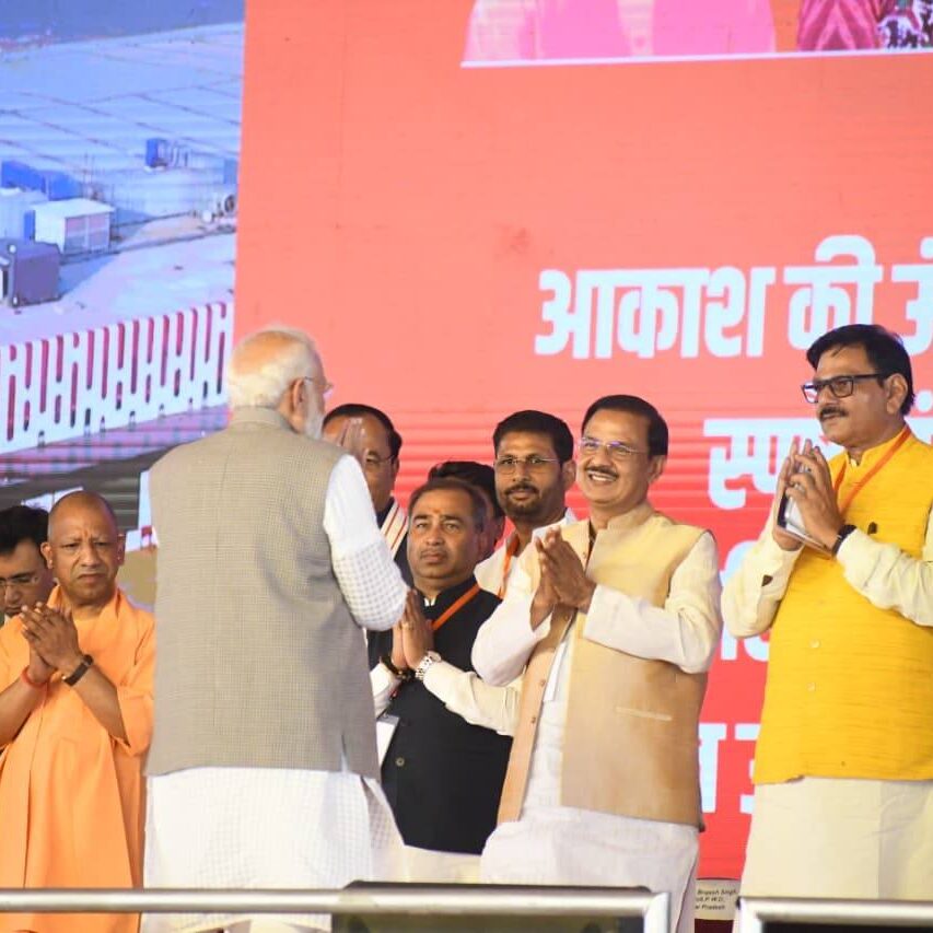 नोएडा इंटरनेशनल एयरपोर्ट उद्घाटन का ऐतिहासिक क्षण नोएडा इंटरनेशनल एयरपोर्ट उद्घाटन का ऐतिहासिक क्षण