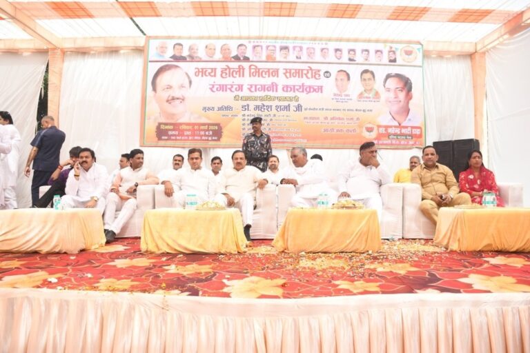 ग्रेटर नोएडा डाढ़ा फार्म हाउस में होली मिलन समारोह