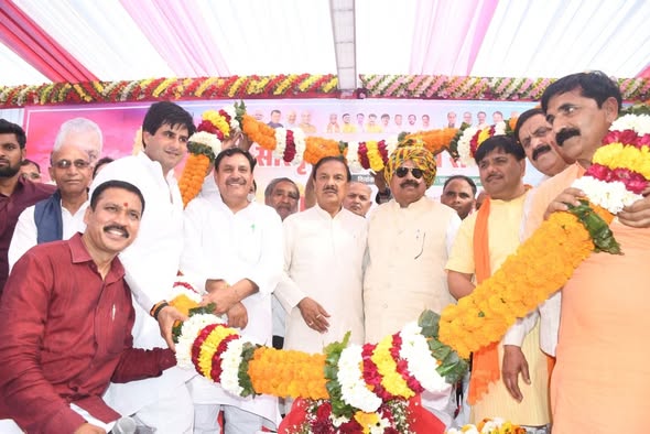 ग्राम भाटोना सिकंदराबाद में होली मिलन समारोह