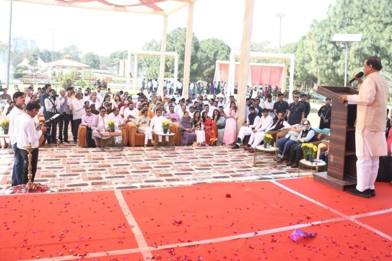 ग्रेटर नोएडा प्रेस क्लब होली मिलन एवं शब्दमधु स्मारिका विमोचन