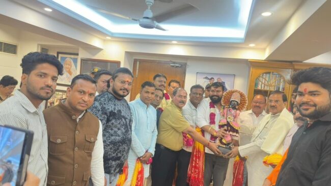 नोएडा सेक्टर-27 कैंप कार्यालय पर क्षेत्रवासियों से भेंट एवं कार्यसमिति संवाद