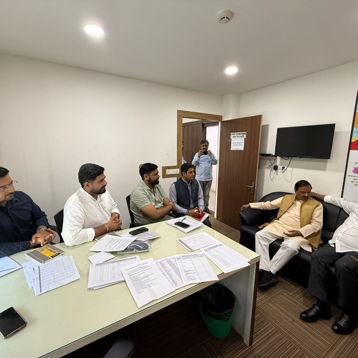 बंगाल में चुनाव प्रबंधन बैठक