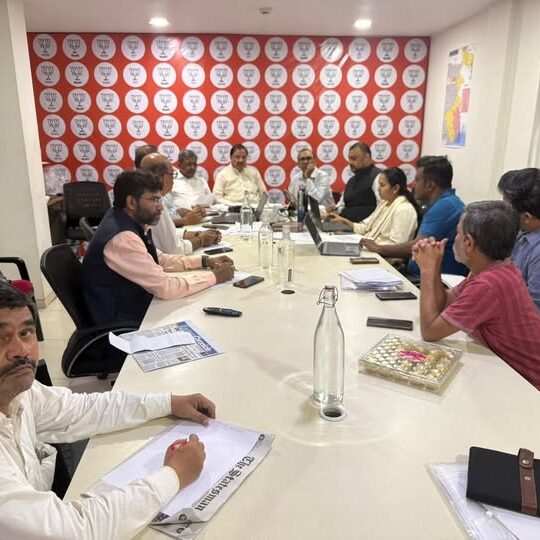 साल्ट लेक भाजपा मुख्यालय में चुनाव बैठक