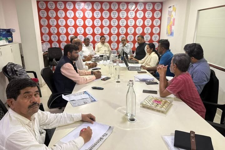 साल्ट लेक भाजपा मुख्यालय में चुनाव बैठक